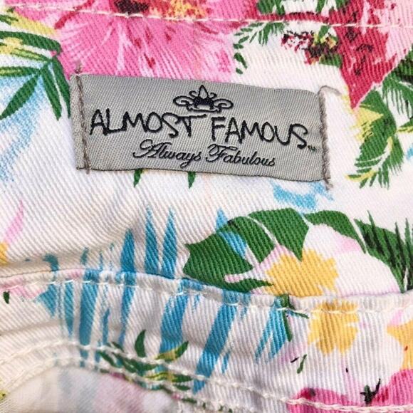 Almost Famous Hawaiian Print Denim Shorts Women's Size 5 Vacation Floral Shorts - Picture 8 of 11